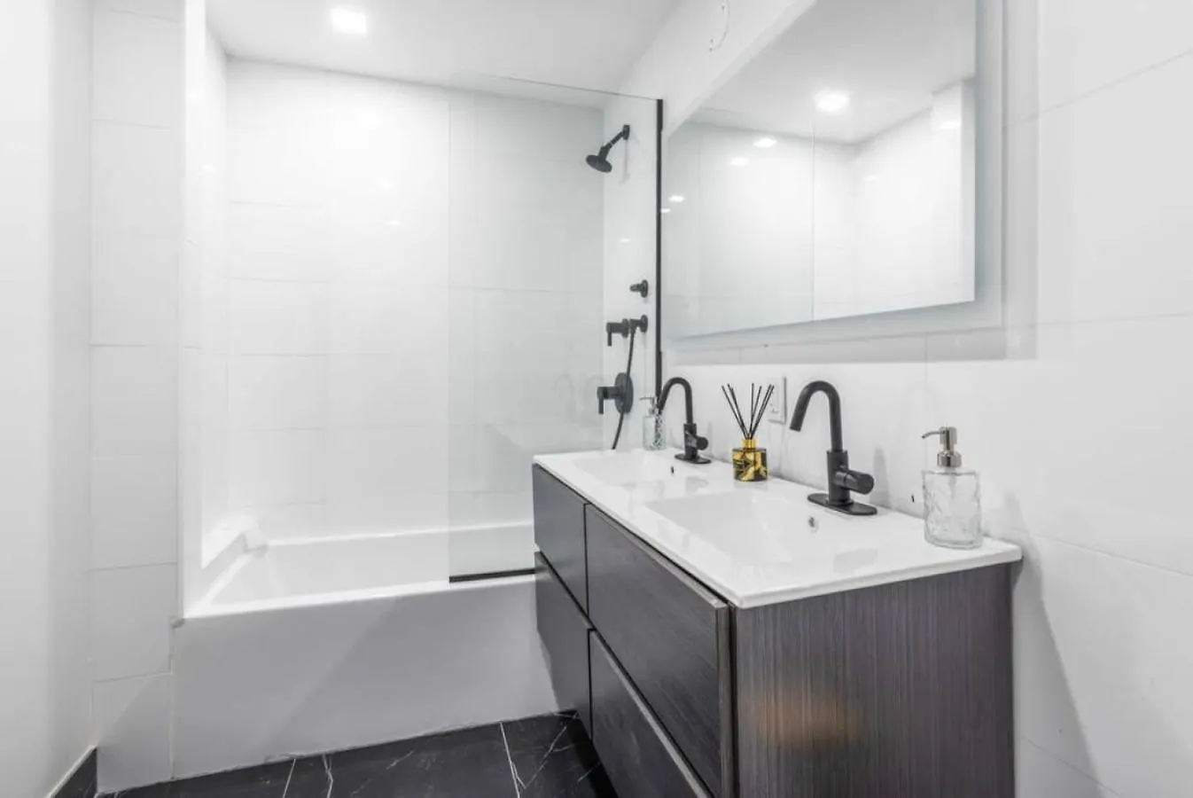 3Br Penthouse Suite With Massive Private Rooftop New York United States