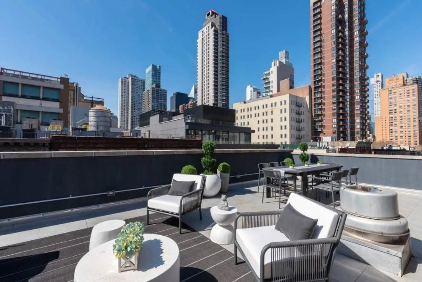 3Br Penthouse Suite With Massive Private Rooftop New York