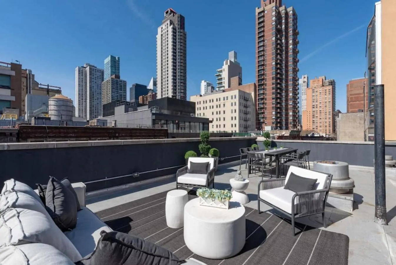 3Br Penthouse Suite With Massive Private Rooftop New York